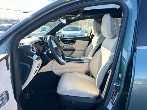 Used 2025 Mercedes-Benz GLC 300 4MATIC image 21