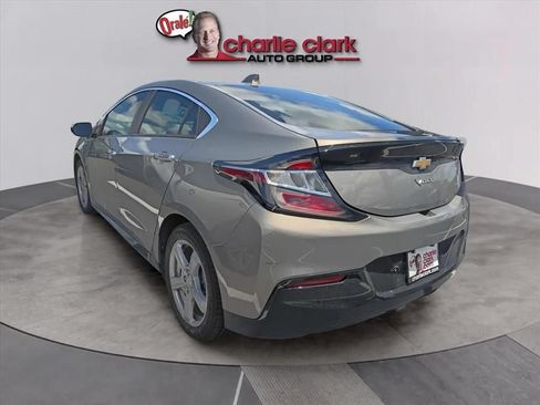 Used 2017 Chevrolet Volt LT FWD image 2