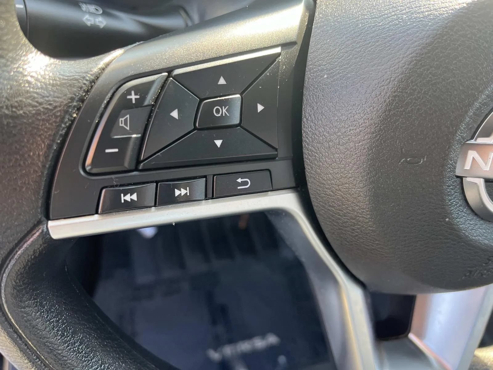Used 2023 Nissan Versa SV FWD image 28