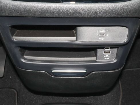 New 2026 Chrysler Pacifica Select image 24