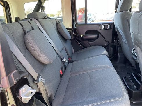 Used 2024 Jeep Wrangler Unlimited image 30