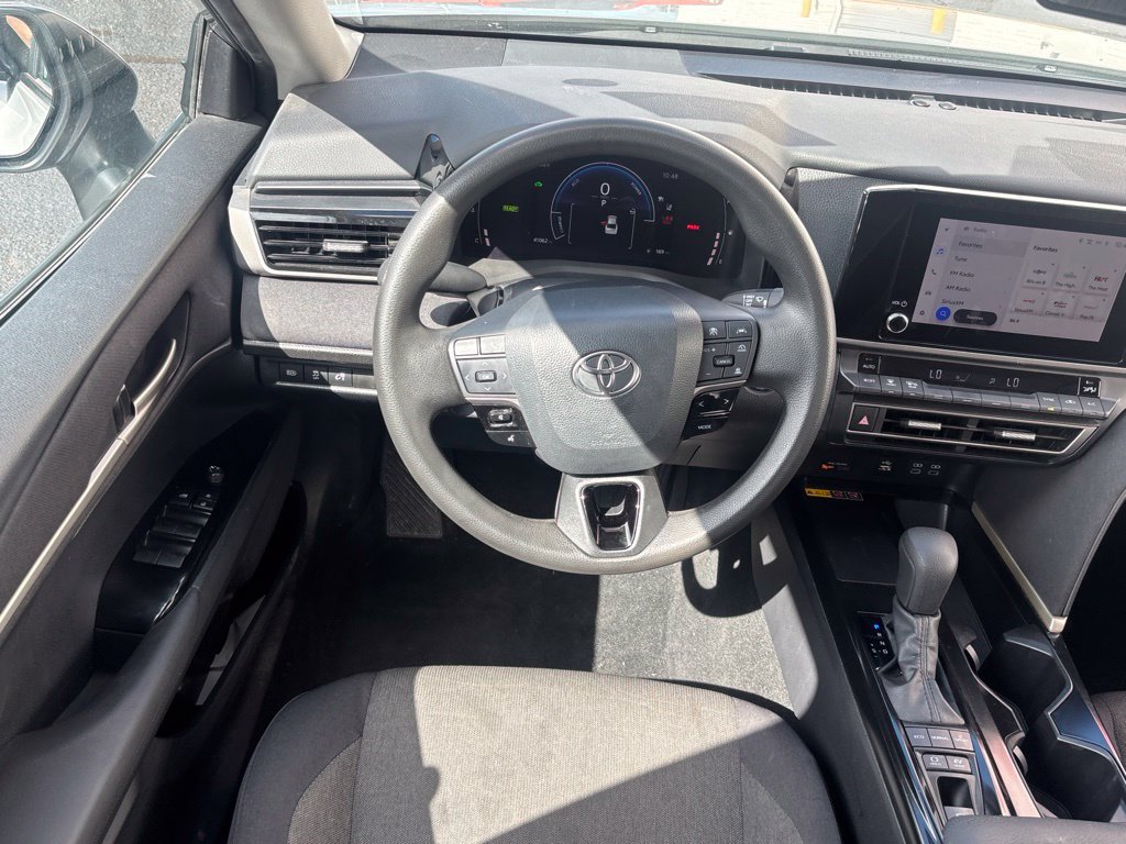 Used 2025 Toyota Camry LE FWD image 3