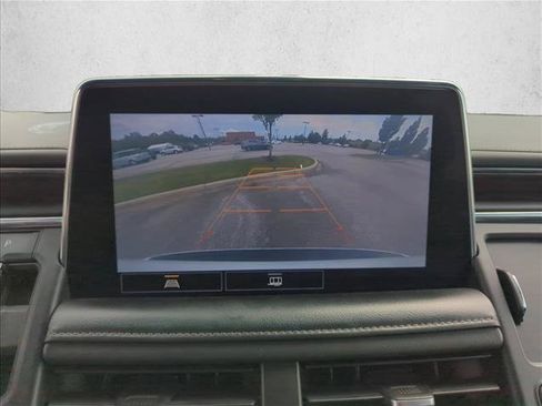 Used 2021 Chevrolet Suburban LT RWD image 12