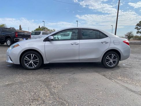 Used 2016 Toyota Corolla LE FWD image 3