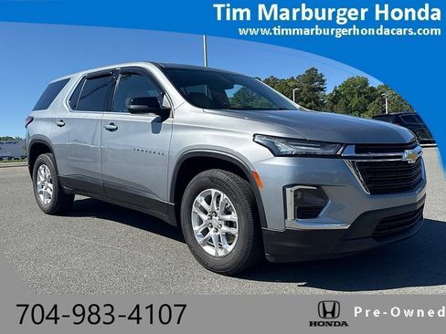 Used 2023 Chevrolet Traverse LS FWD image 1