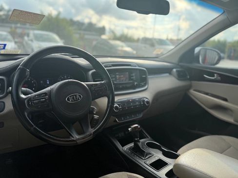 Used 2016 Kia Sorento LX w/ LX Convenience Package image 8