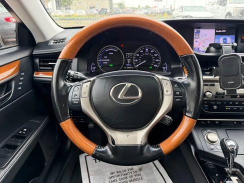 Used 2013 Lexus ES 300h w/ Luxury Pkg FWD image 28