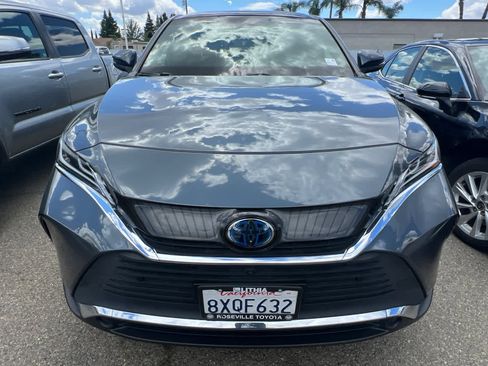 Used 2021 Toyota Venza Limited AWD/4WD image 2