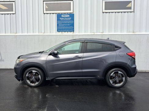 Used 2018 Honda HR-V EX image 2