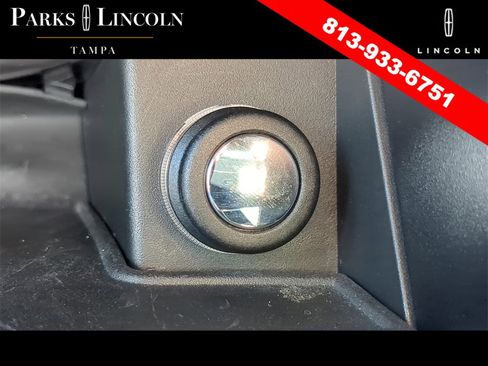 Used 2019 Land Rover Discovery HSE image 25