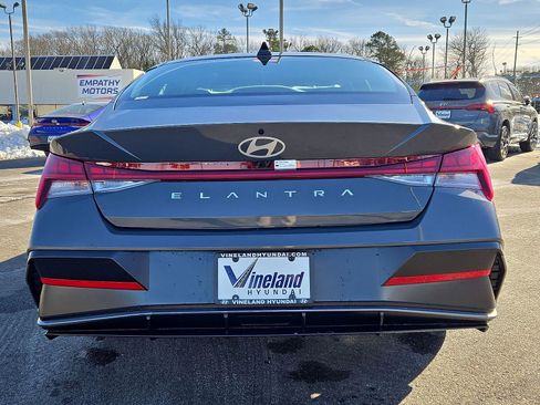Used 2025 Hyundai Elantra SEL image 29