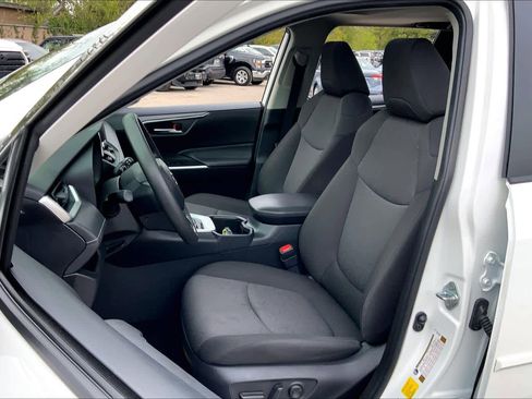 Used 2024 Toyota RAV4 XLE image 7