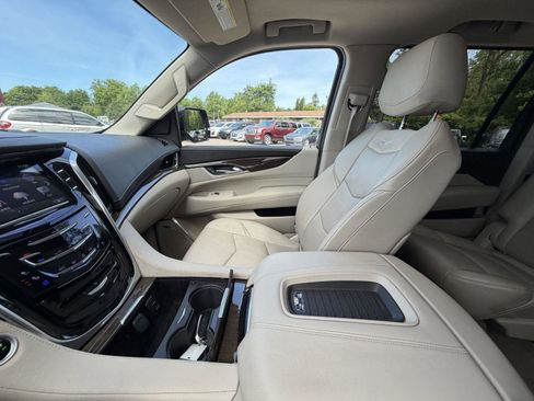 Used 2020 Cadillac Escalade ESV Luxury AWD/4WD image 22