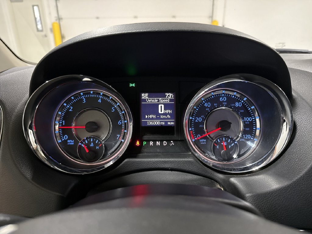 Used 2014 Chrysler Town & Country Touring-L w/ Driver Convenience Group FWD image 12
