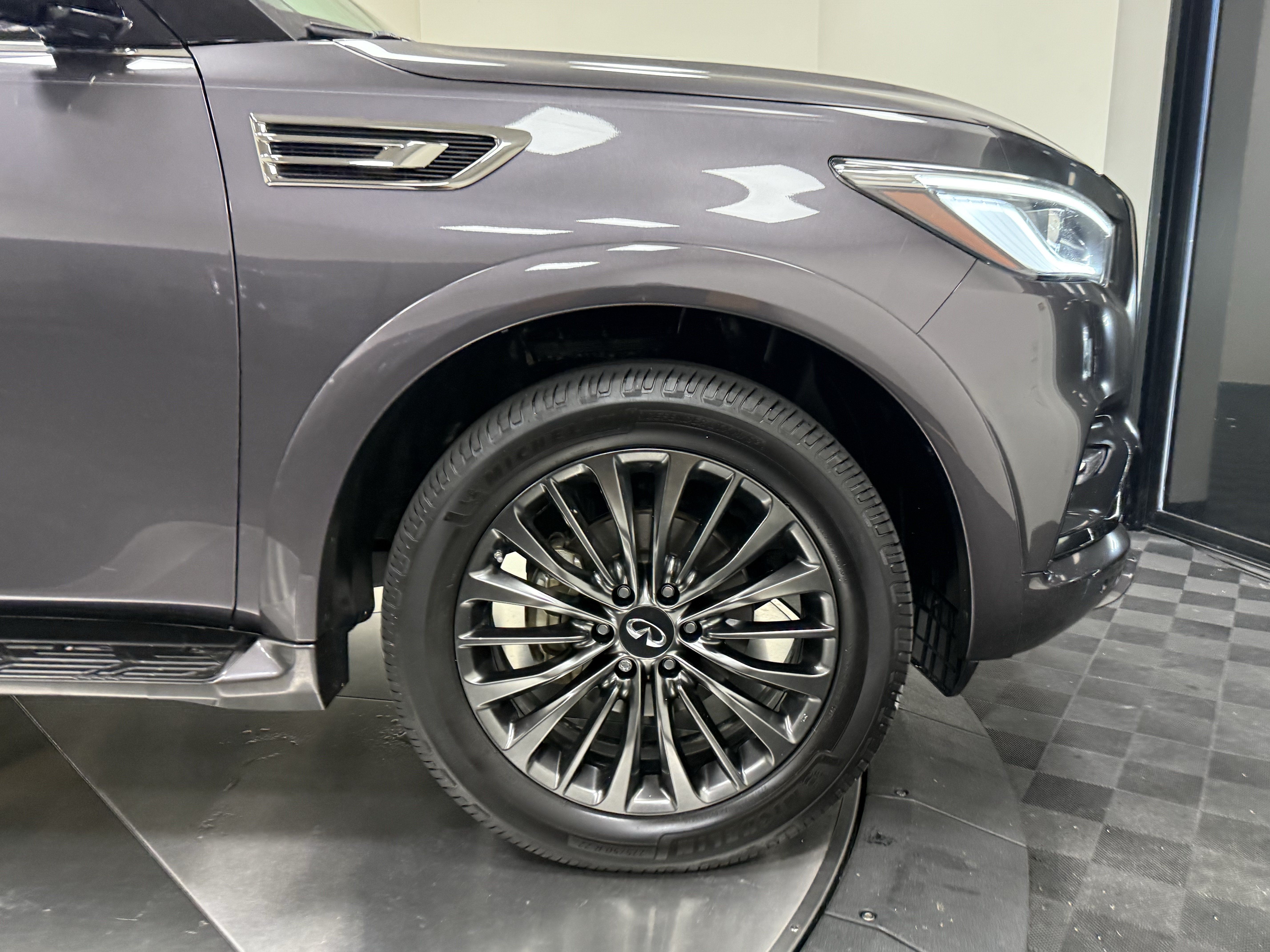 Used 2022 INFINITI QX80 Premium Select w/ All-Season Package RWD image 9