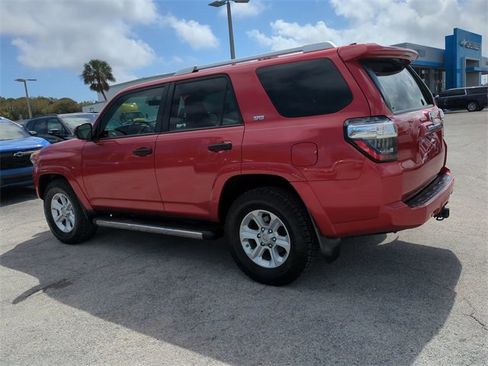 Used 2017 Toyota 4Runner SR5 image 7