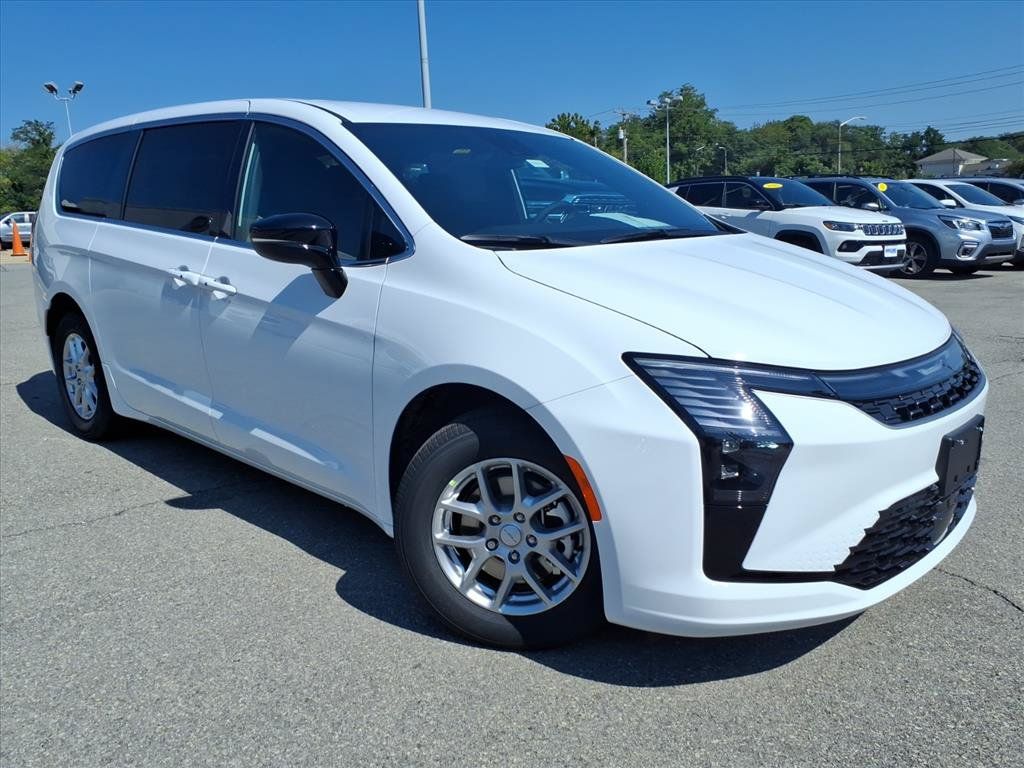 New 2027 Chrysler Pacifica Select FWD image 2