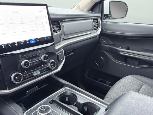 Used 2023 Ford Expedition XLT image 20