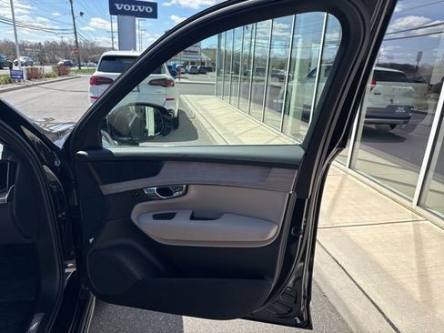 Used 2025 Volvo XC90 B6 Plus image 14