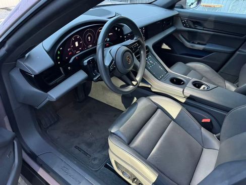 Used 2022 Porsche Taycan image 5