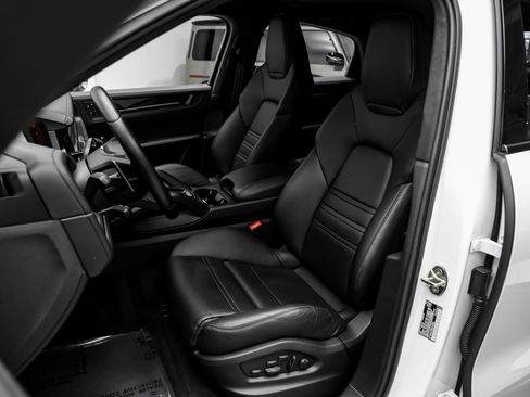 Used 2024 Porsche Cayenne Turbo GT AWD/4WD image 35