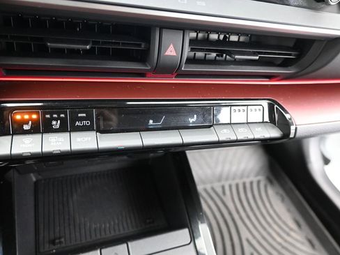 Used 2024 Toyota Prius Prime Premium image 31