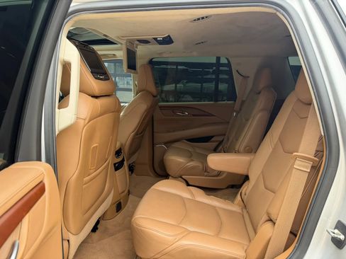Used 2016 Cadillac Escalade Platinum AWD/4WD image 39