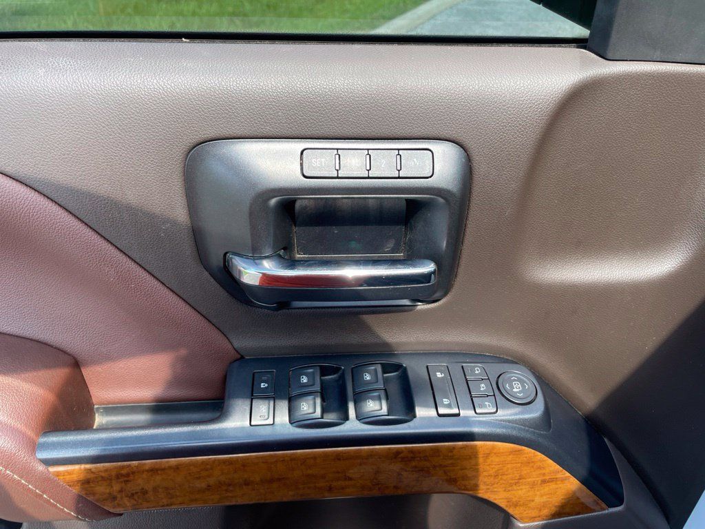 Used 2018 Chevrolet Silverado 1500 High Country AWD/4WD image 16