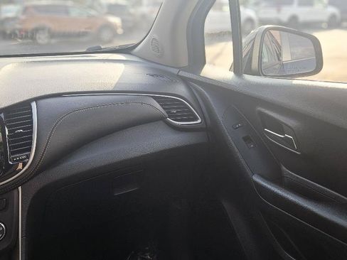Used 2022 Chevrolet Trax LT FWD image 17