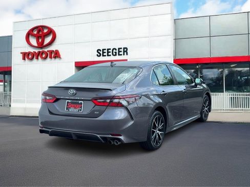 Used 2023 Toyota Camry SE image 3