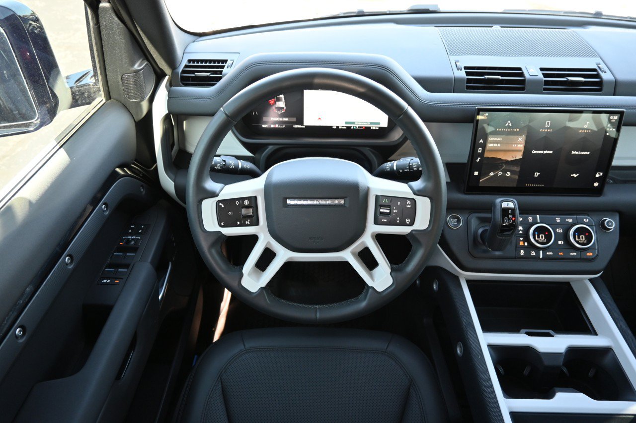 Used 2025 Land Rover Defender 110 S AWD/4WD image 9
