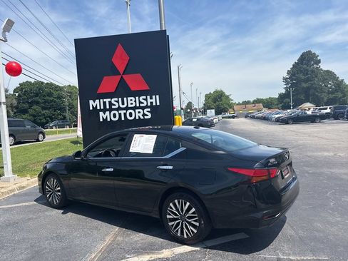 Used 2025 Nissan Altima 2.5 SV FWD image 5