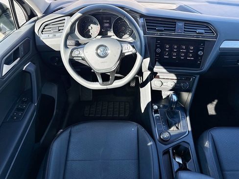 Used 2020 Volkswagen Tiguan SE image 28
