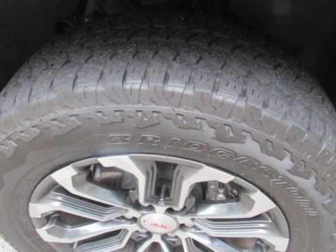Certified 2025 GMC Canyon Denali AWD/4WD image 5