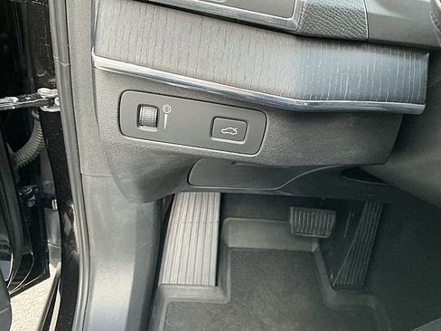 Used 2020 Volvo XC90 T5 Momentum w/ Protection Package Premier image 23