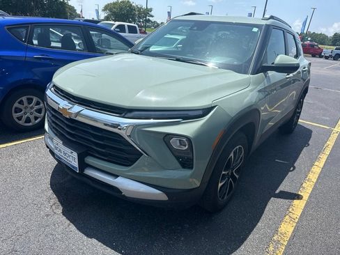 Used 2025 Chevrolet TrailBlazer LT FWD image 1