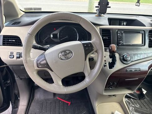 Used 2012 Toyota Sienna XLE AWD/4WD image 9
