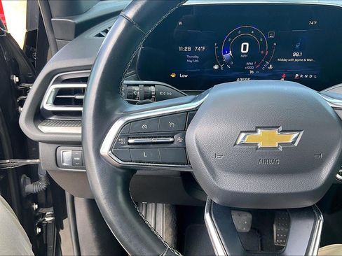 Used 2024 Chevrolet Traverse LT FWD image 11