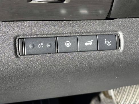 Certified 2025 Nissan Pathfinder Platinum w/ Cargo Package image 23