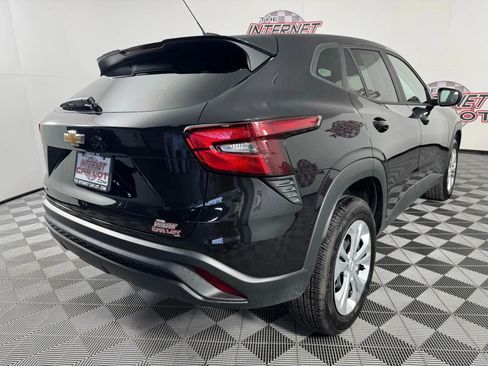 Used 2025 Chevrolet Trax LS FWD image 27