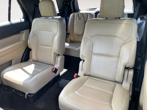Used 2017 Ford Explorer Limited image 12