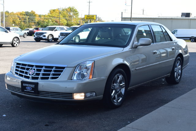 Used 2007 Cadillac DTS Luxury I w/ Sun And Sound Package FWD image 12