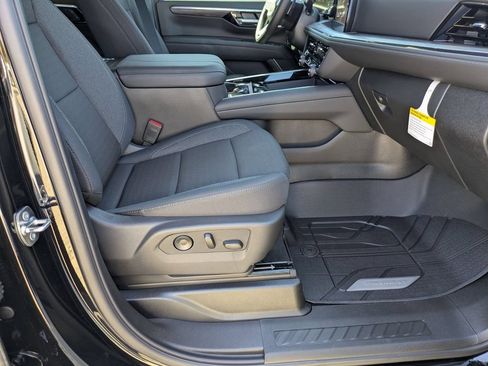 New 2026 Chevrolet Suburban LS w/ LS Custom Edition AWD/4WD image 38