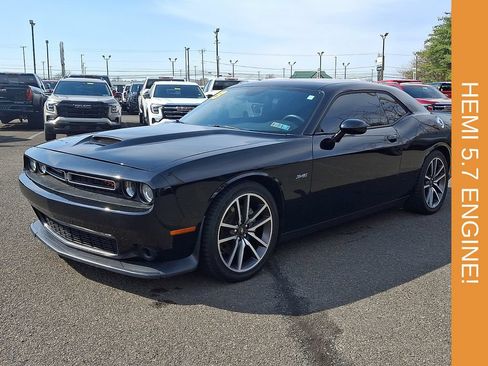 Used 2023 Dodge Challenger R/T RWD image 3
