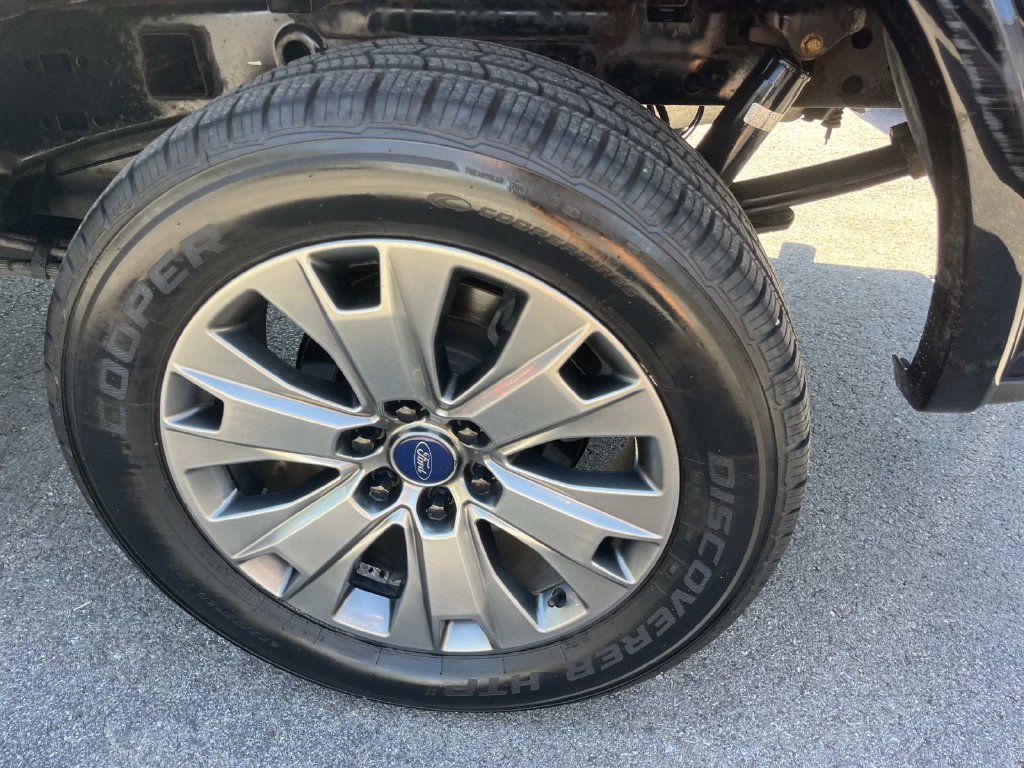 Used 2017 Ford F150 XLT w/ Equipment Group 302A Luxury AWD/4WD image 12
