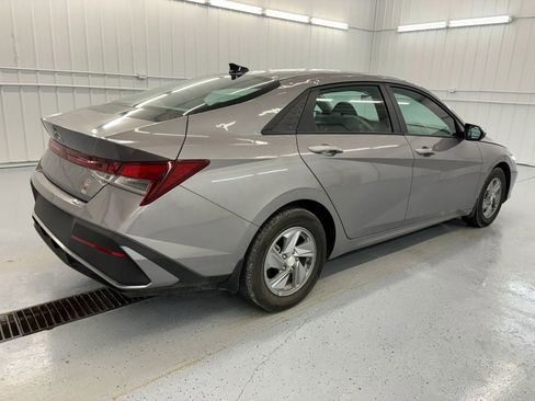 Used 2024 Hyundai Elantra SE image 4