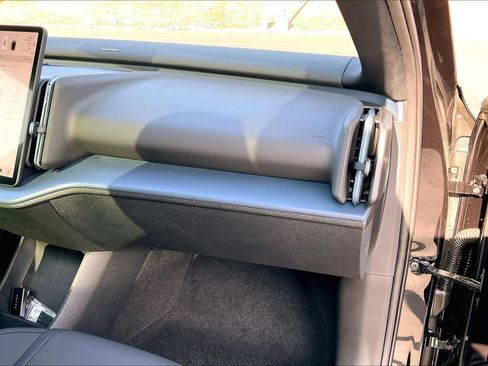 New 2025 Volvo EX30 Plus w/ Protection Package Premier image 28