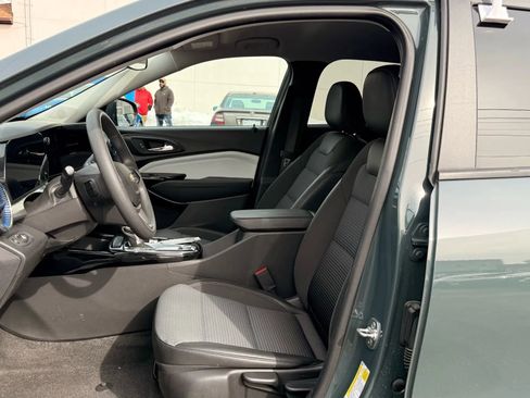 Used 2025 Chevrolet Trax LT image 12