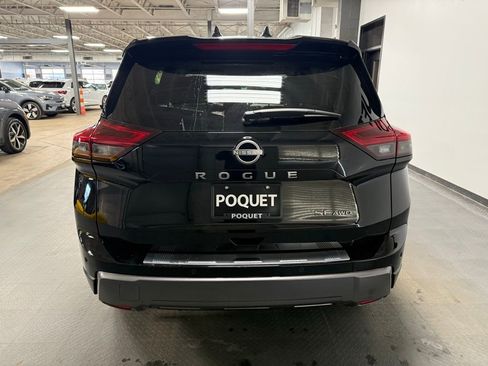 Used 2025 Nissan Rogue SL w/ Tech Package image 5