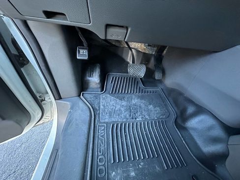 Used 2017 Nissan NV 2500 SV image 24